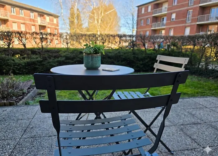 Le 28 - Terrace & Jardin Proche Tram Apartment