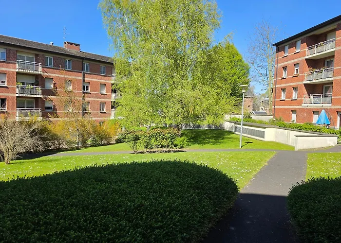 Le 28 - Terrace & Jardin Proche Tram Apartment